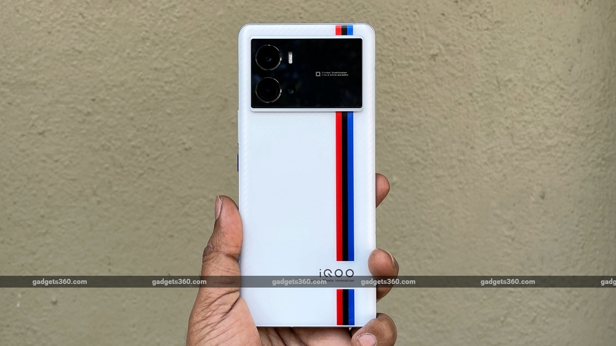 Read more about the article iQoo 9 Pro Kesan Pertama: Berpakaian untuk Mengesankan