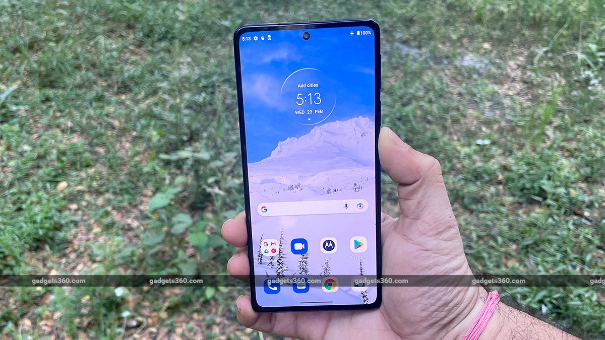Read more about the article Kesan Pertama Motorola Edge 30 Pro: Semua Tentang Performa?