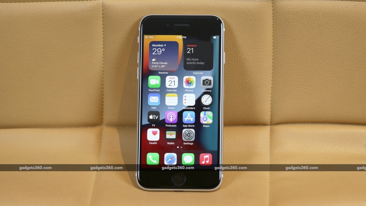 Read more about the article iPhone SE (2022) Kesan Pertama: Campuran Lama dan Baru