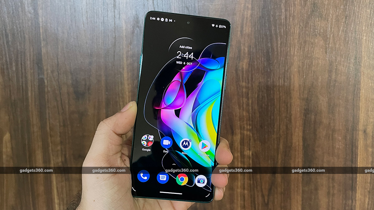 Read more about the article Review Motorola Edge 20: Bentuk dan Fungsi?