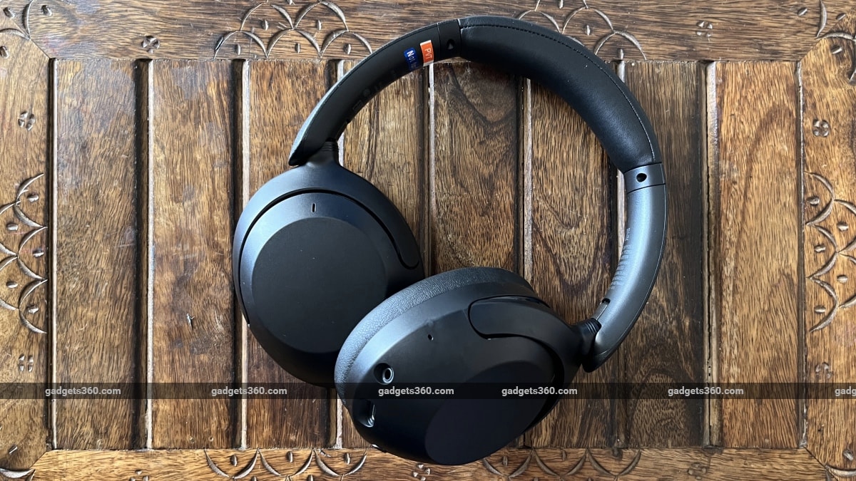 Read more about the article Sony WH-XB910N Extra Bass Wireless Active Noise Cancelling Headphone Review: Suara Unik Agresif