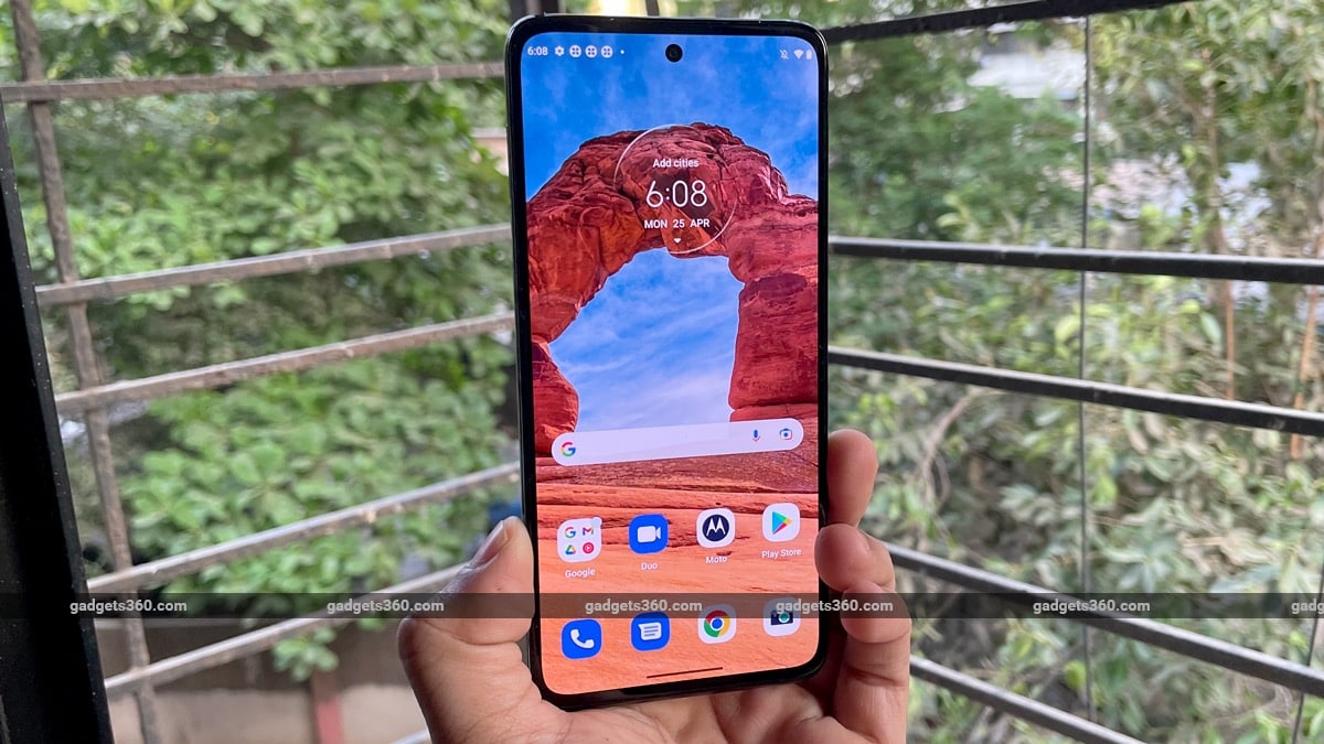 Read more about the article Review Moto G52: Sang Penghibur?