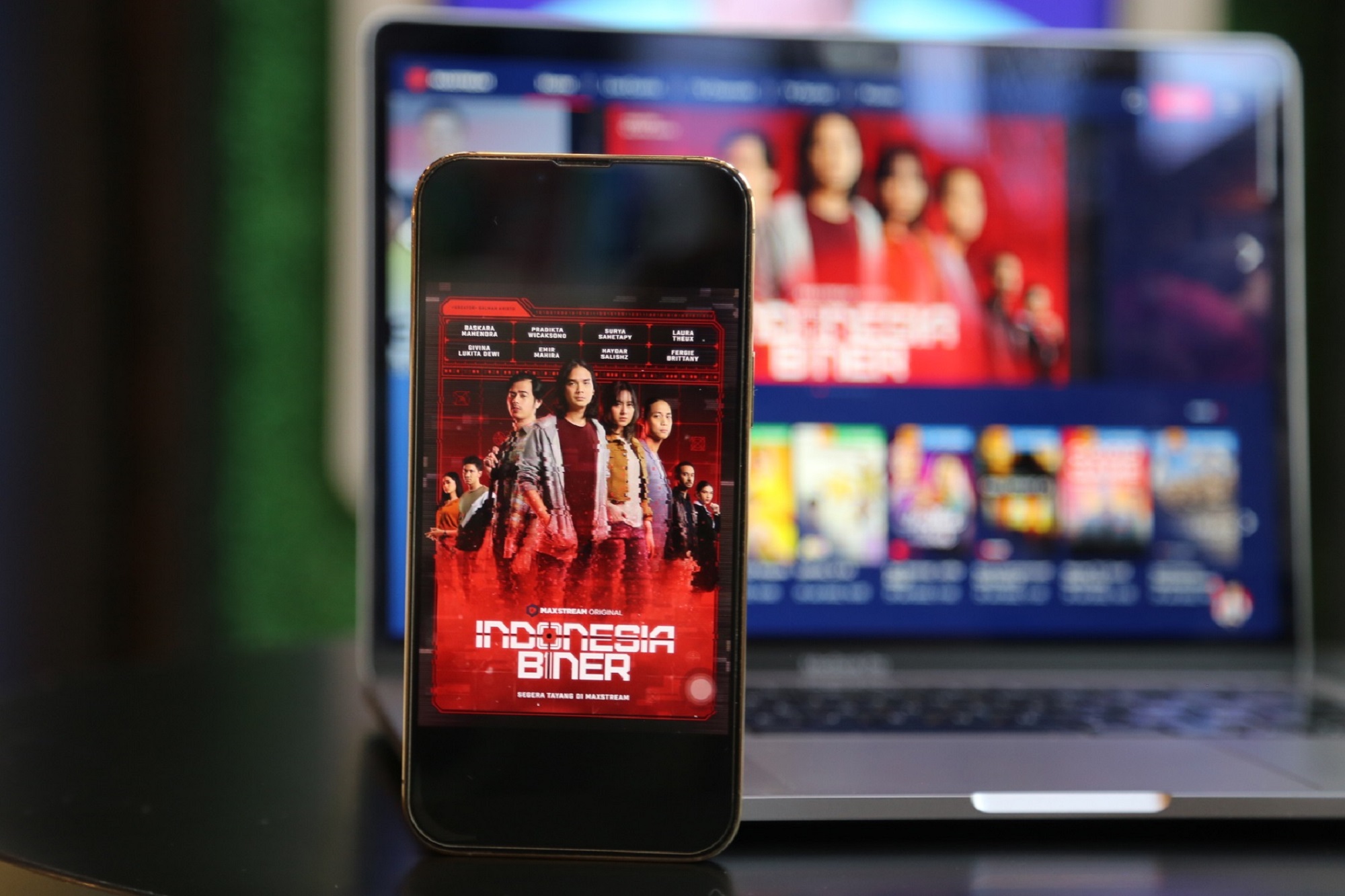 Read more about the article MAXstream Telkomsel Rilis Konten Digital Orisinal ‘Indonesia Biner’, Serial Drama/Crime yang Suguhkan Peliknya Konflik Siber Para Hacker