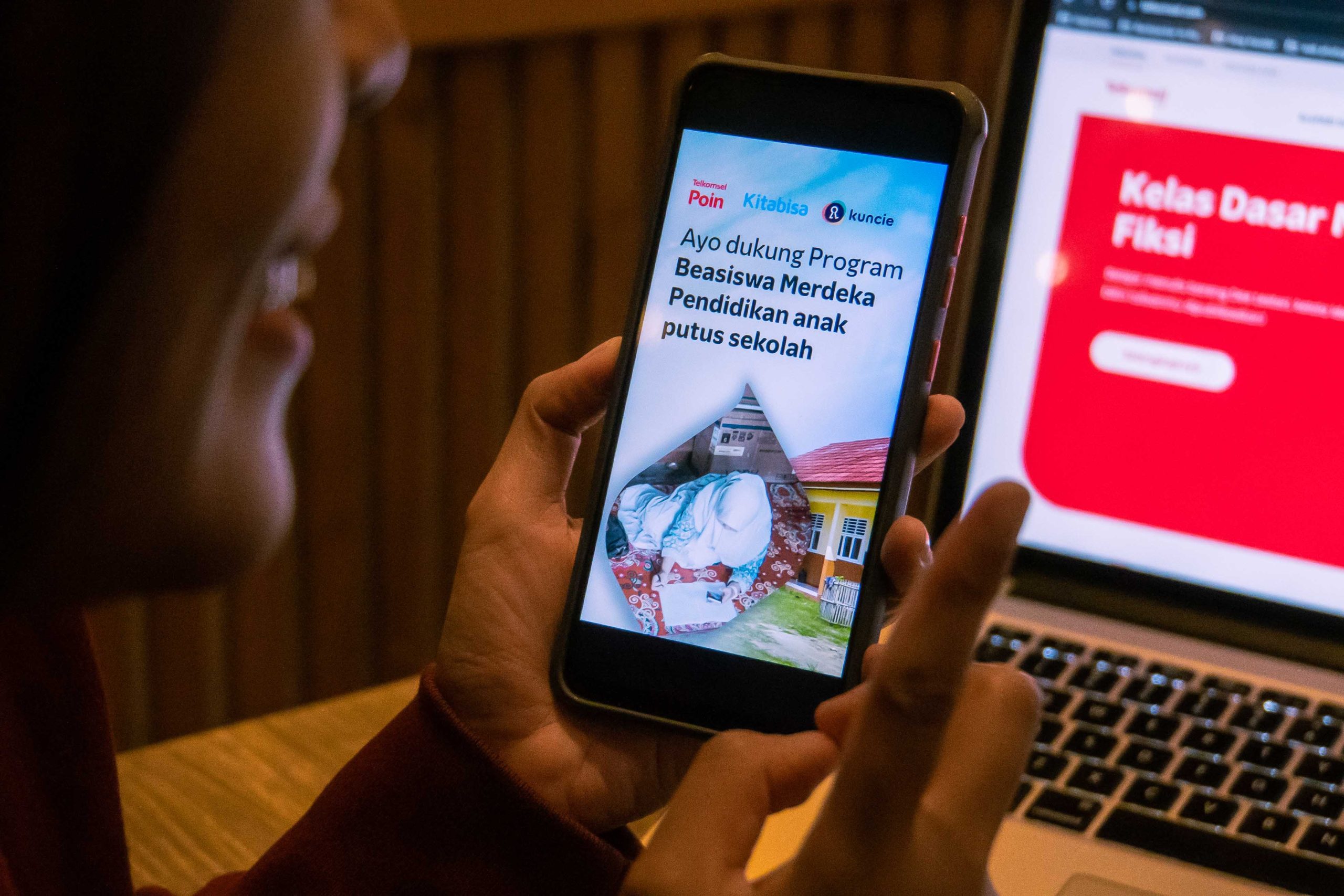 Read more about the article Telkomsel Poin Gelar Donasi Digital di Program Merdeka Pendidikan, Ajak Pelanggan Buka Peluang Ratusan Pelajar Indonesia Lanjutkan Sekolah