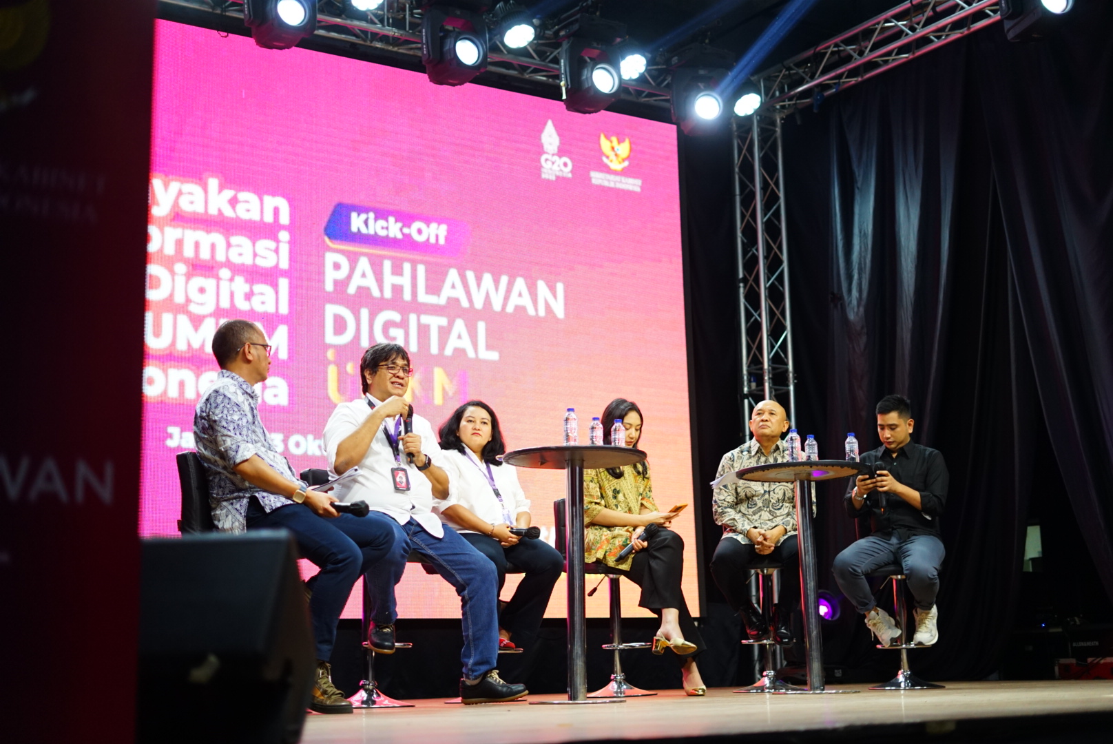 Read more about the article Akselerasikan Lebih Banyak UMKM Go Digital, Telkomsel Dukung Perhelatan “Pahlawan Digital UMKM 2022